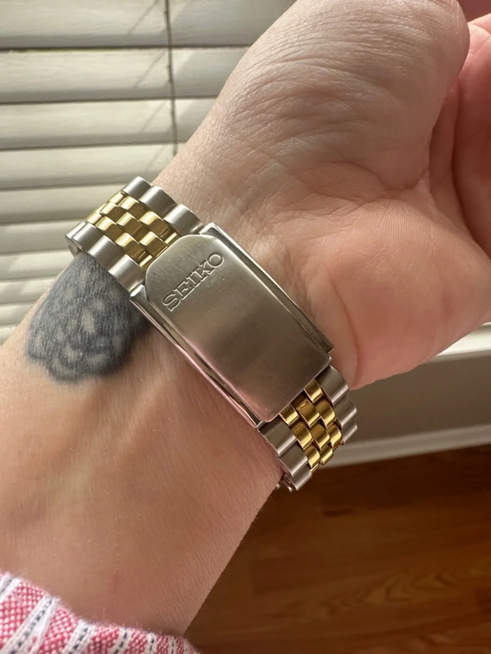 Seiko Two-Tone Silver Dial Watch with Gold Accents - Picture 4 of 5